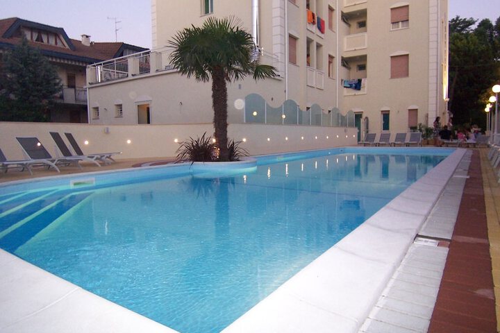 Pool 18 of 53