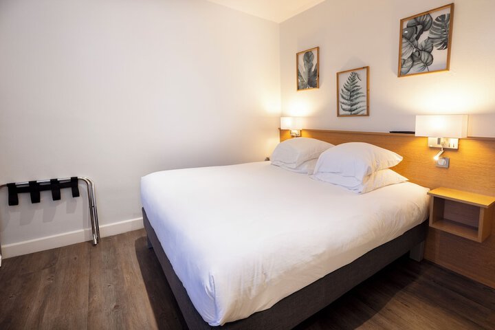 Room 10 of 97