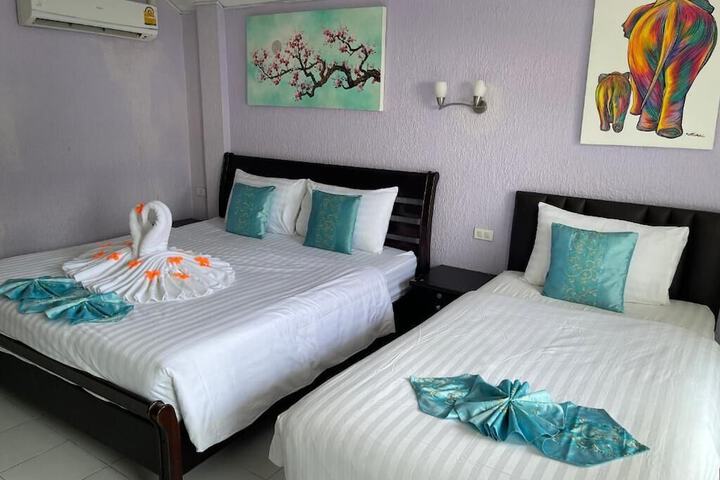 Room 32 of 83