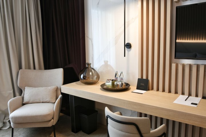 Room 8 of 68
