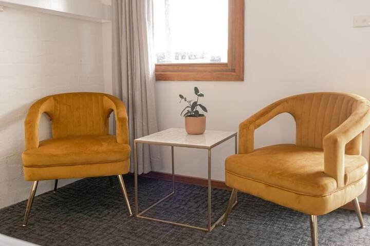 Room 4 of 16