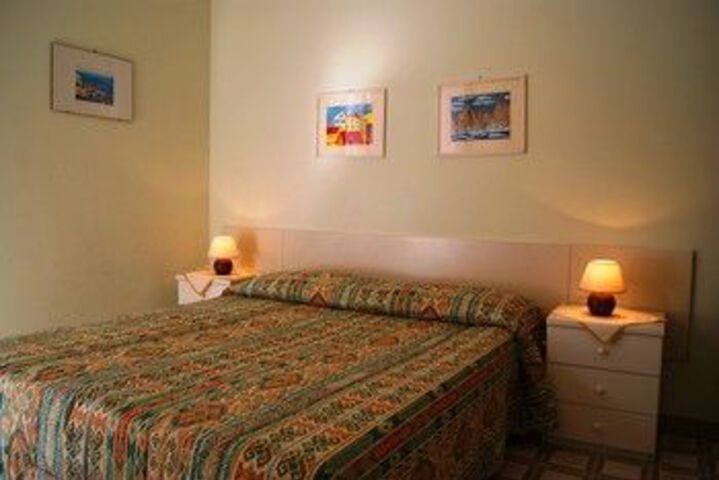 Room 25 of 97