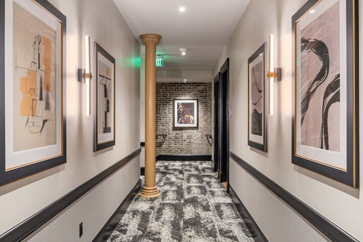 Ballroom/Hall 339 of 341