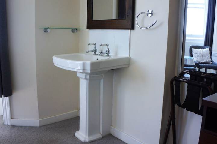 Room 144 of 162