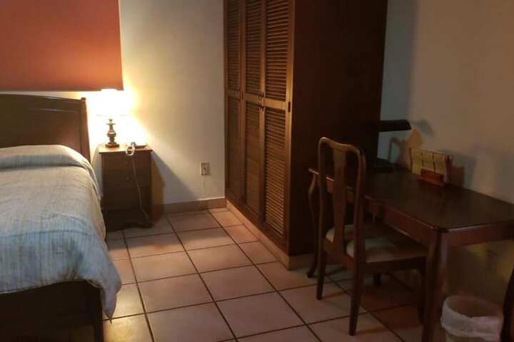 Room 16 of 40