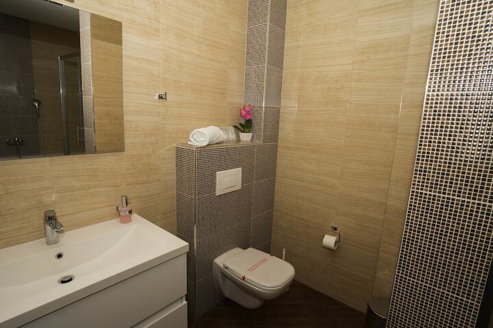 Room 20 of 53