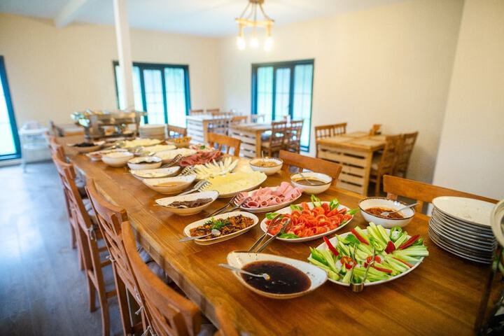 Dining 14 of 17