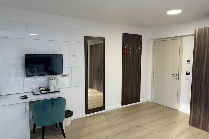 Room 16 of 43