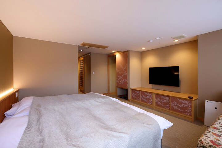 Room 9 of 128