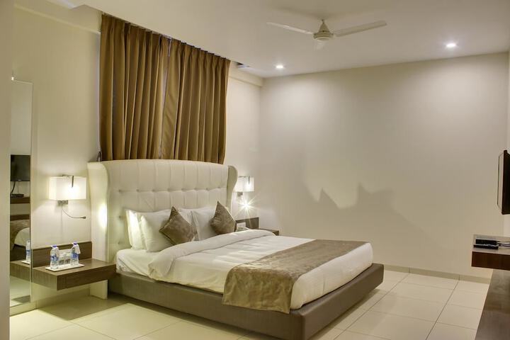 Room 7 of 19