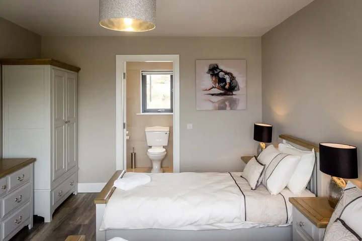 Room 6 of 23