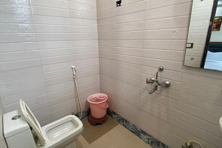 Room 18 of 27