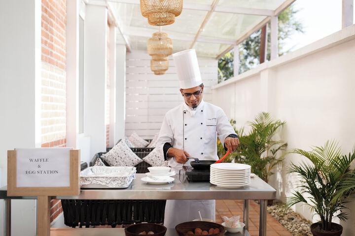 Breakfast/Coffee Service 106 of 147