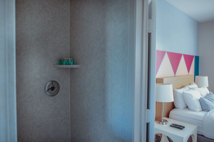 Room 73 of 118