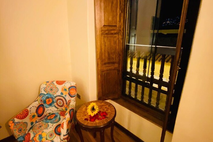Room 16 of 80