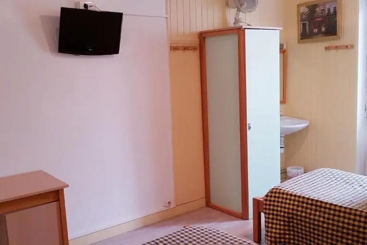 Room 5 of 15