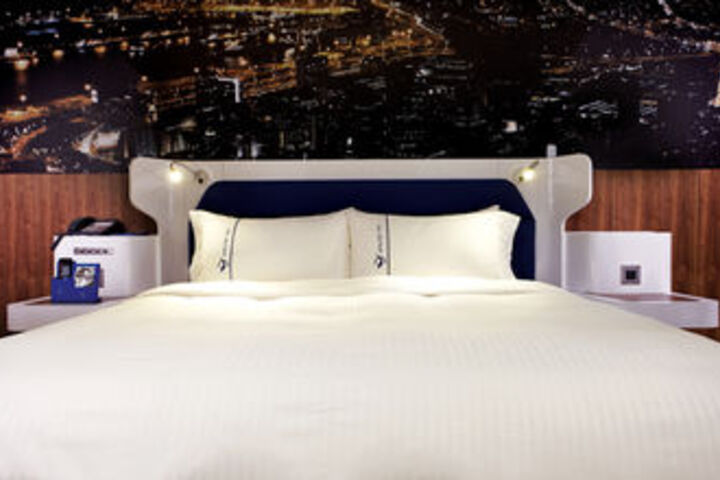 Room 44 of 72