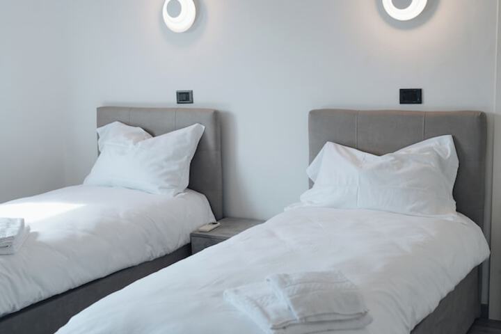 Room 2 of 8