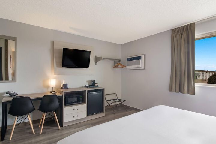 Room 9 of 29