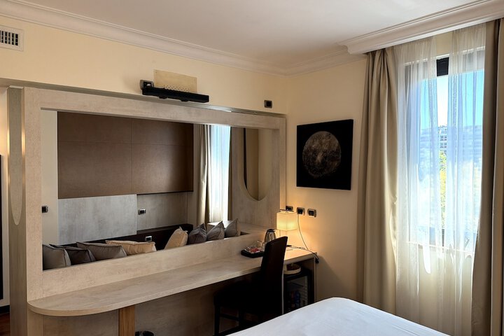 Room 56 of 185