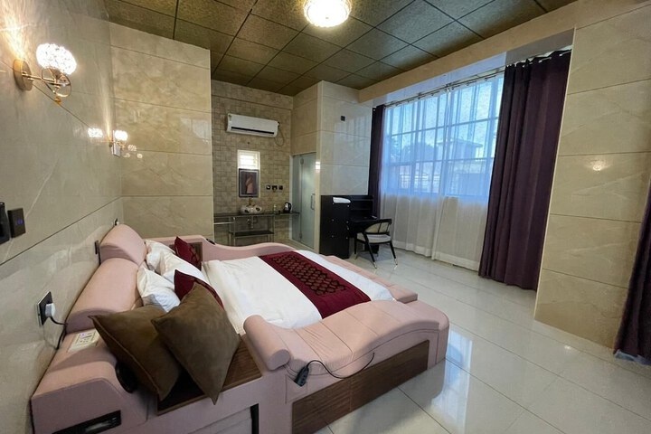 Room 16 of 75