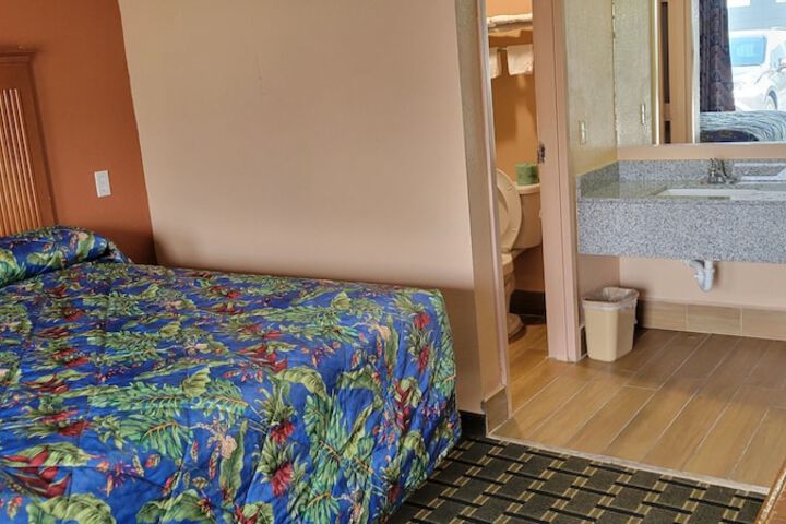 Room 6 of 32