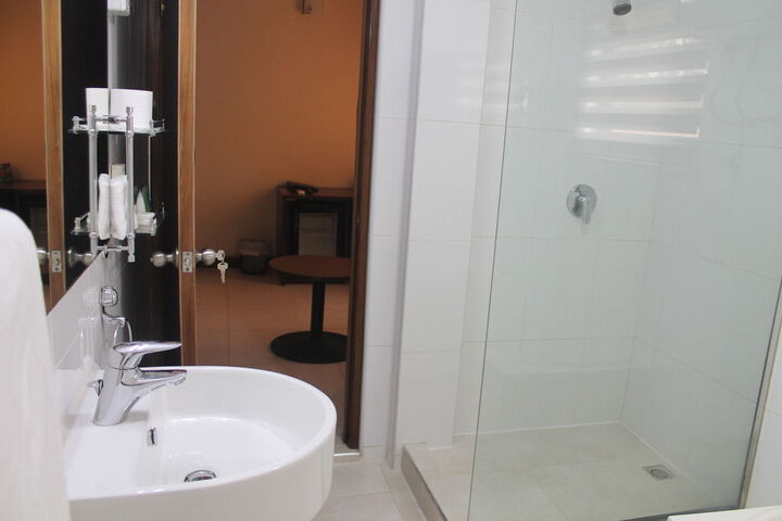 Room 12 of 18