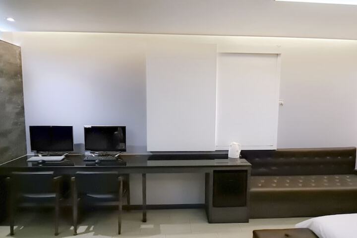 Room 53 of 89