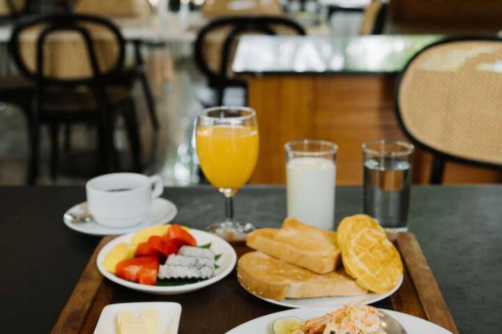 Breakfast/Coffee Service 109 of 130