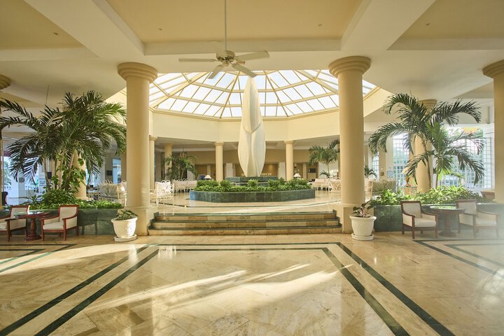 Entrance & Lobby