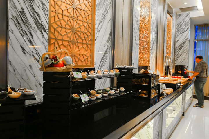 Dining 73 of 135
