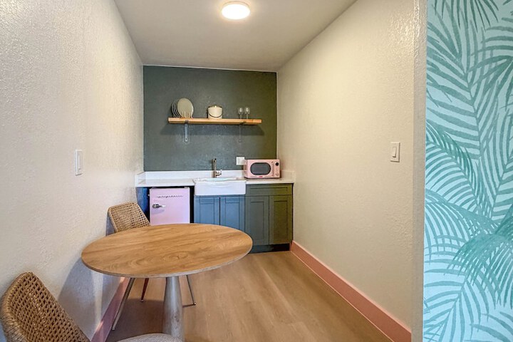 Room 15 of 27