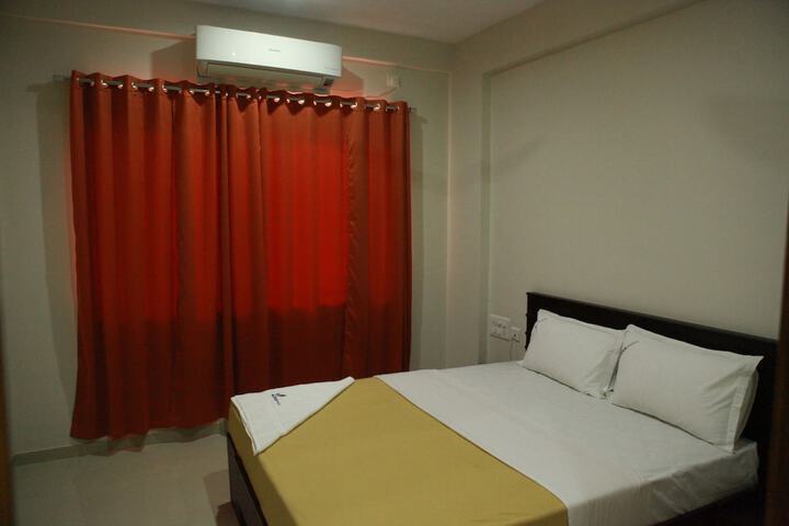 Room 10 of 16