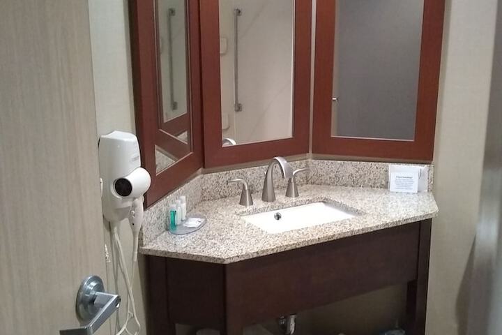 Bathroom sink