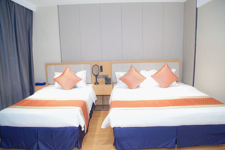 Room 34 of 62