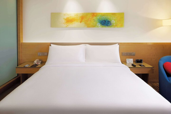 Room 18 of 102