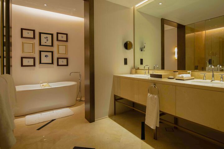 Room 33 of 54