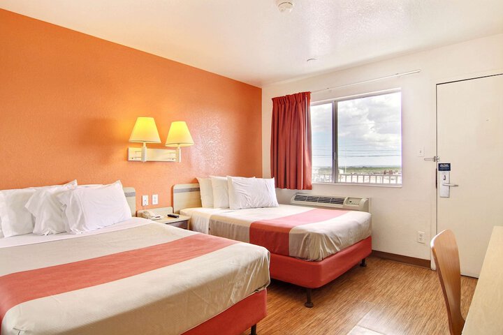 Room 12 of 32