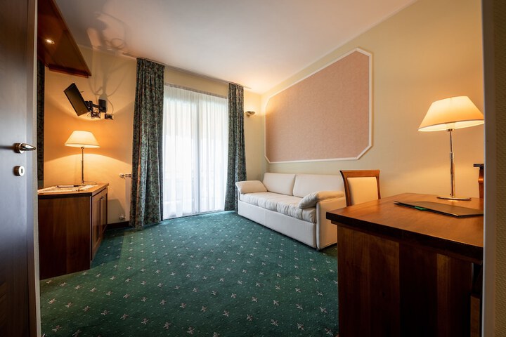 Room 45 of 100