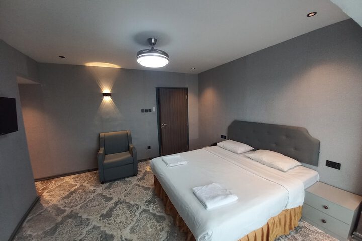 Room 9 of 50