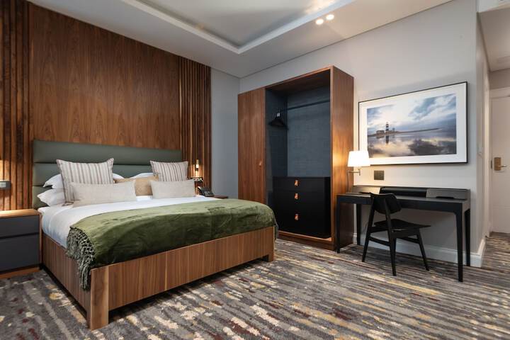 Room 11 of 38