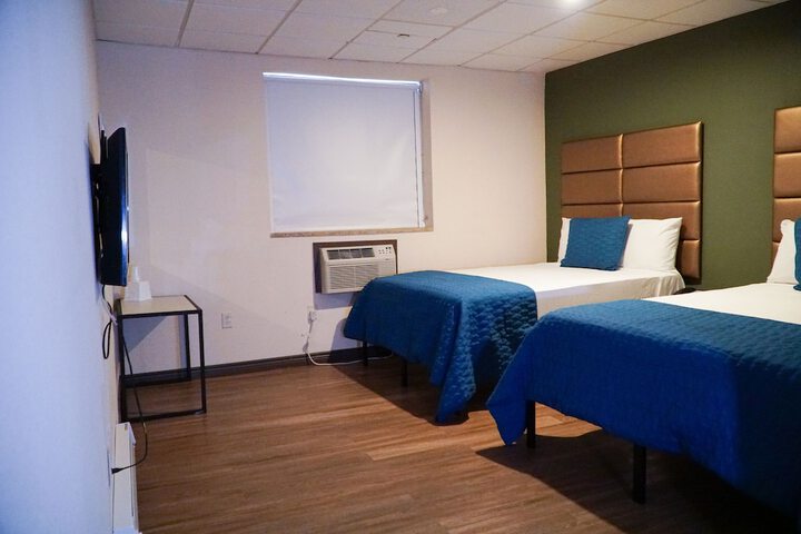 Double Deluxe King Bed (5 of 6)