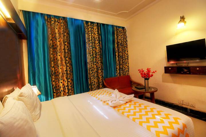 Room 9 of 12