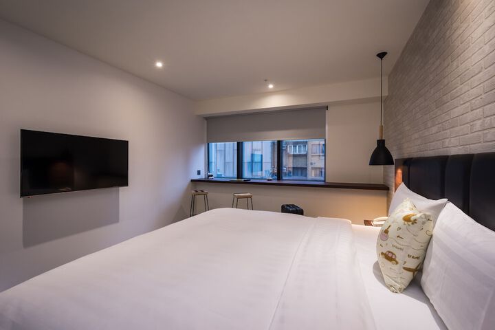 Room 10 of 99