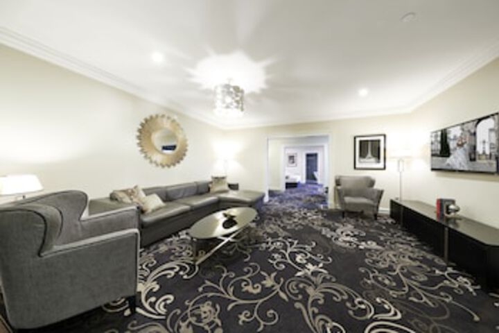 Room 100 of 156