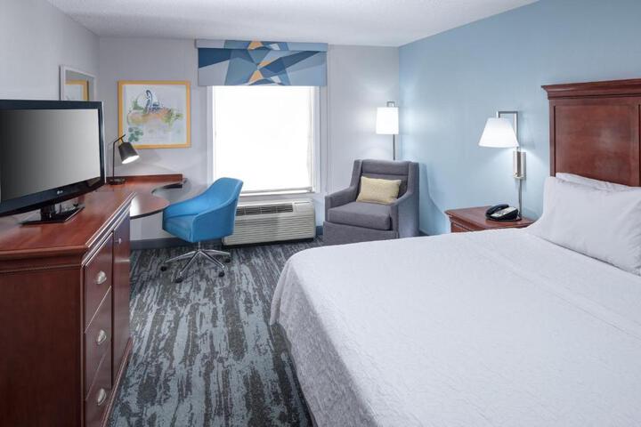 1 King Bed Accessible (11 of 20)