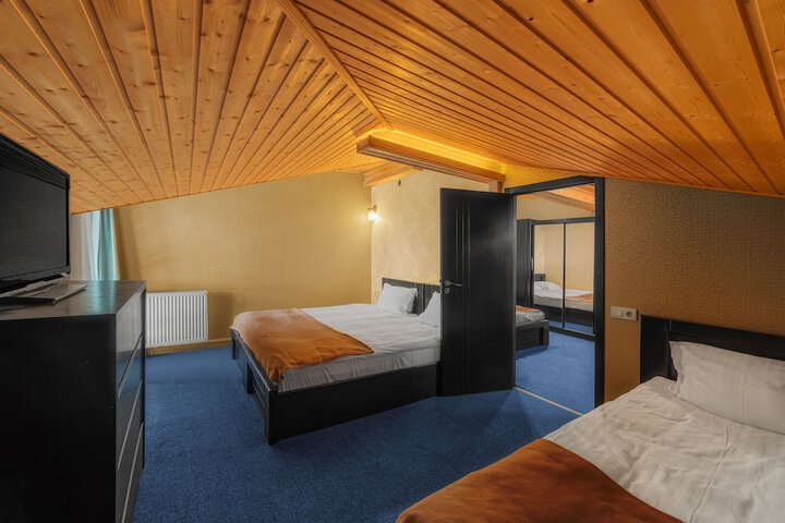 Room 31 of 104