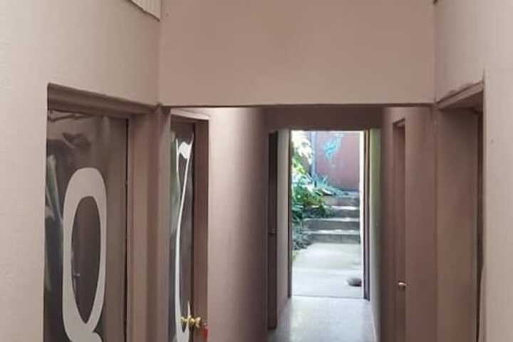 Room 6 of 24
