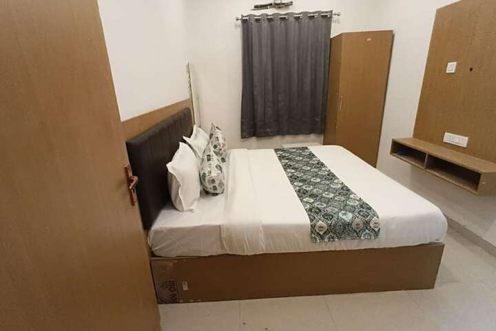 Room 4 of 14