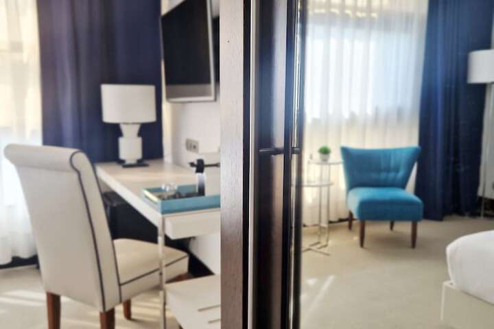 Room 9 of 21